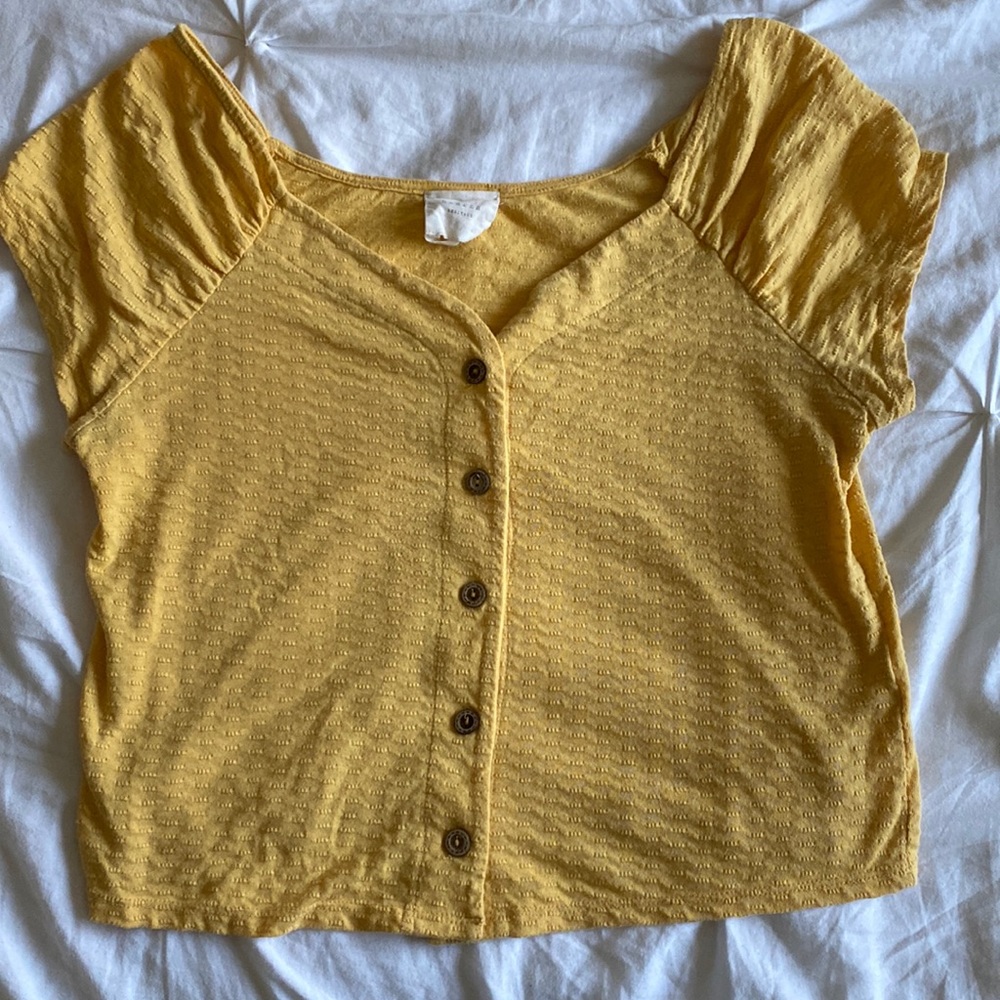 Midrise crop top,yellow with cute buttons and perfect sleeves, Size medium/large